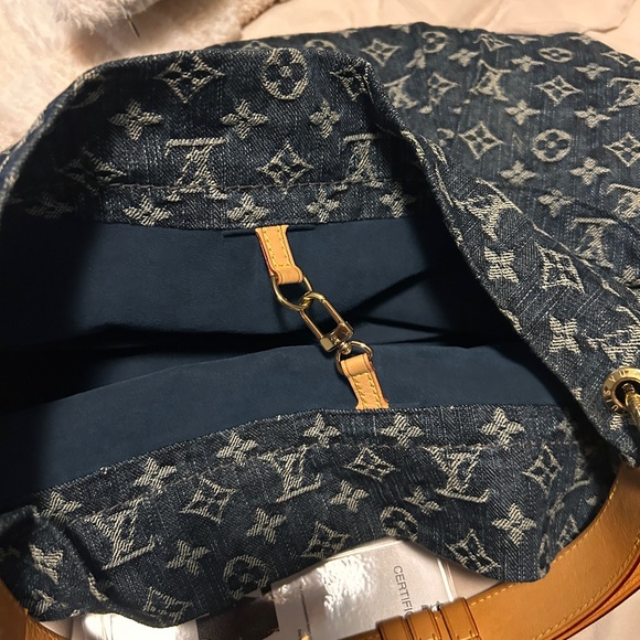 Louis Vuitton Blue Denim Daily GM - Picture 16 of 17
